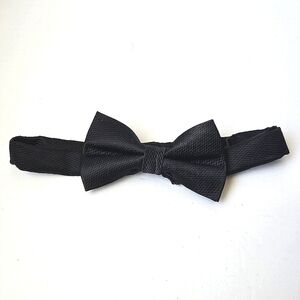 3/10$ - Black Bow Tie Accessories - Adjustable Neck Sizing, Textured Fabric